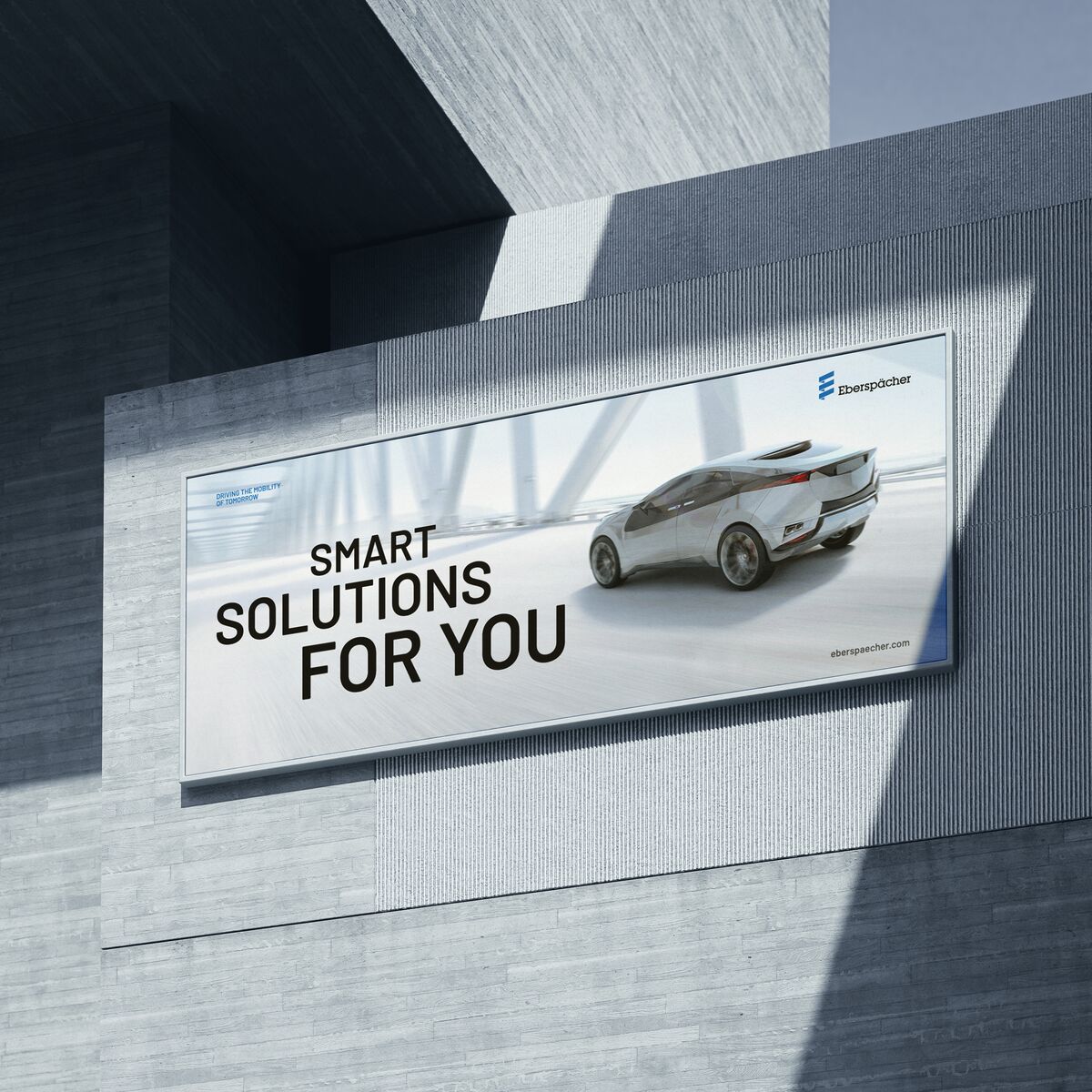 Werbetafel mit aufmerksamkeitsstarker Eberspächer-Kampagne