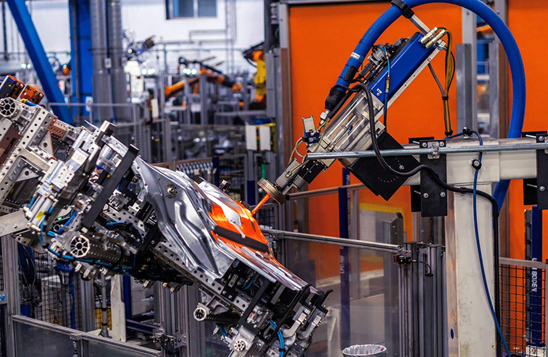 FIBRO-Maschine im Produktionsprozess eines Autoteils